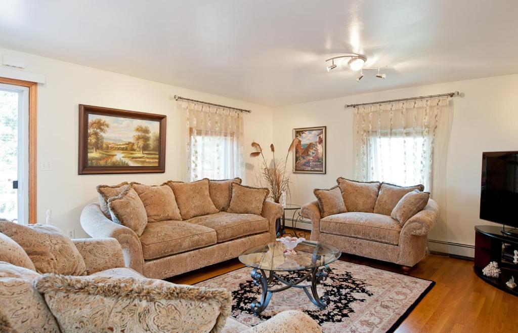 Beautiful Apartment-5 Beds-Full Kitchen-Parking-Super Clean! Boston Exterior photo